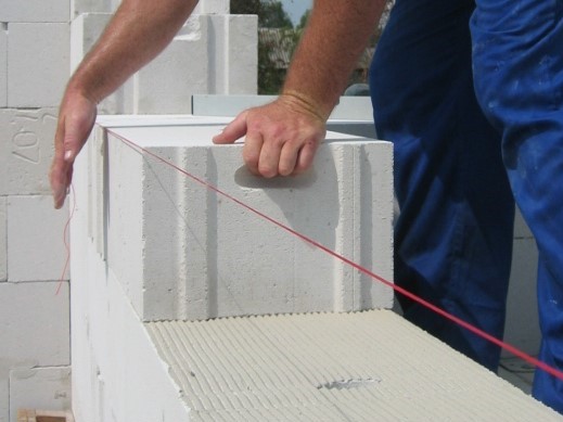 Najczęstsze błędy podczas murowania na cienką spoinę