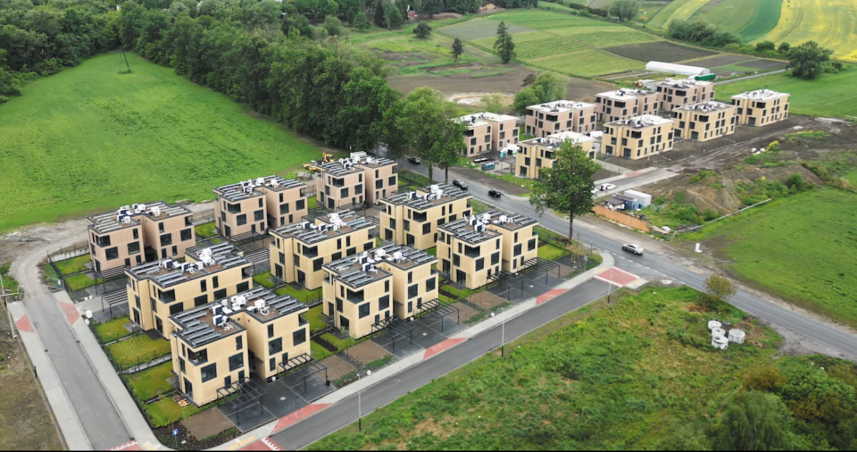 Dlaczego deweloperzy coraz chętniej sięgają po pompy ciepła i rekuperację?